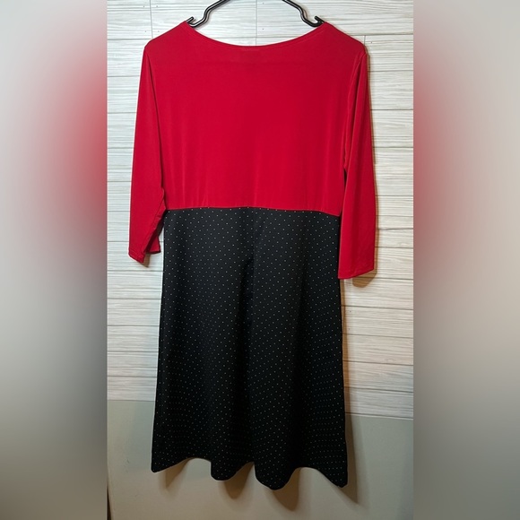 Lightweight Color Block Dress - Picture 6 of 7